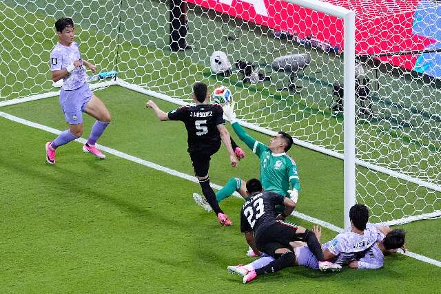 México vence Coreia do Sul e avança às oitavas da Copa