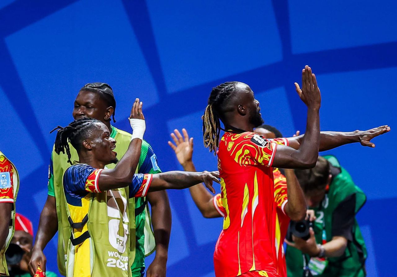 A República Democrática do Congo criou um confronto histórico na Copa do Mundo com a Inglaterra após uma reviravolta impressionante contra o Uzbequistão