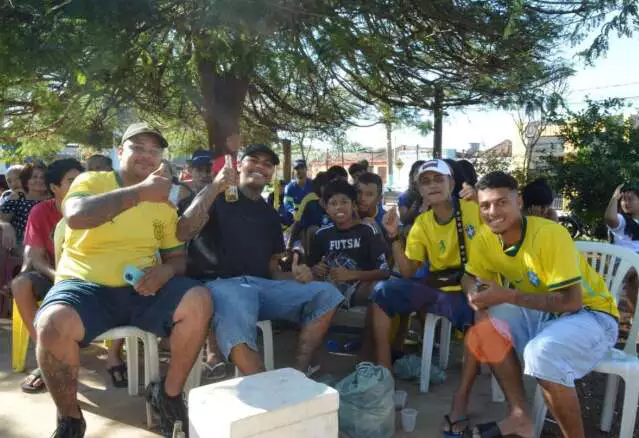 Copa Comunitária reúne moradores no Tiradentes para jogo