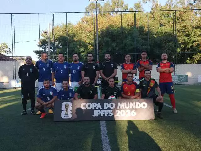 Copa do Mundo amadora agita Campo Grande com álbum de figurinhas