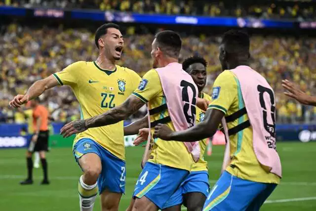 Brasil vira sobre o Japão e avança às oitavas da Copa 2026