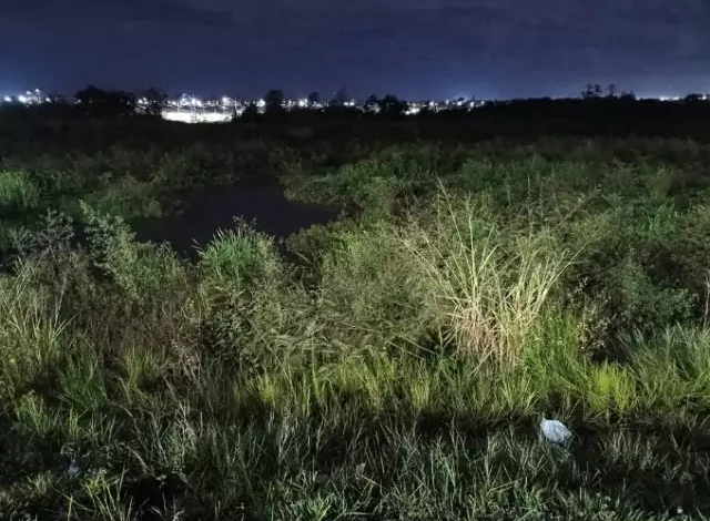 Mulher fica 3 horas presa em brejo e é salva pela PM