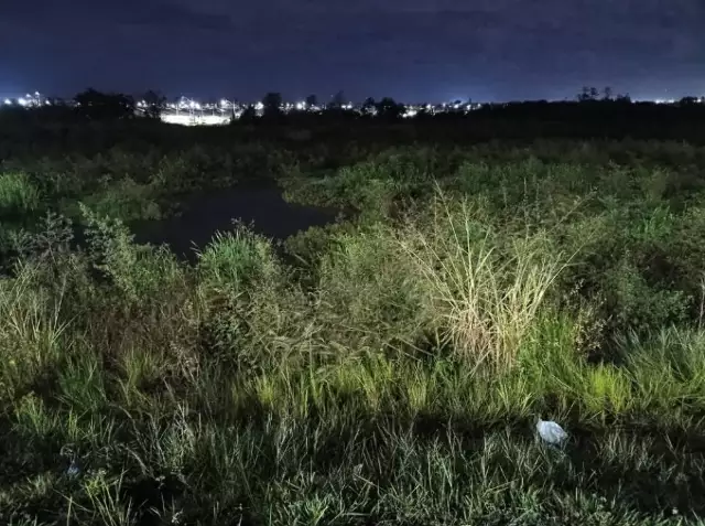 Mulher fica 3 horas presa em brejo e é salva pela PM