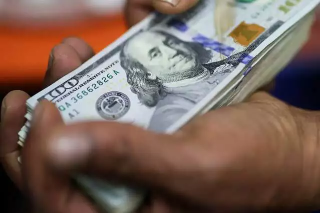 Dólar data a R$ 5,1717 nesta segunda-feira (29)