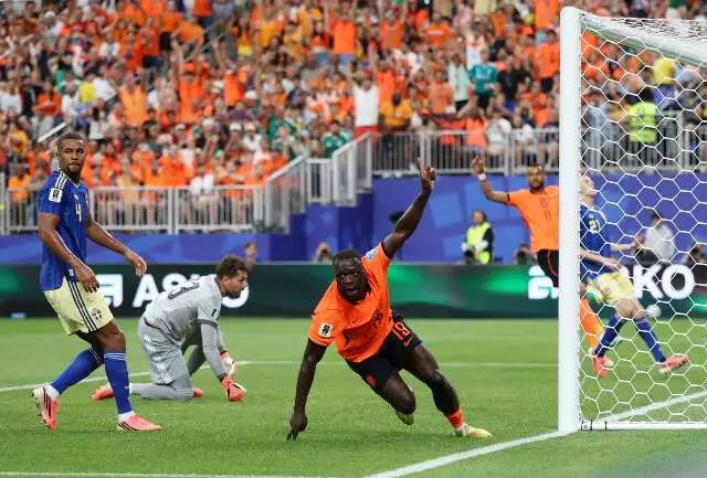 Holanda goleia Suécia por 5 a 1 na Copa do Mundo