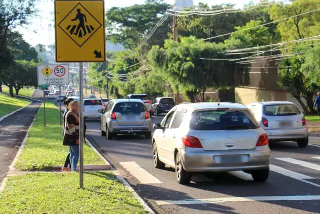 Perigo em Campo Grande: Pedestres sofridos para vias cruzadas