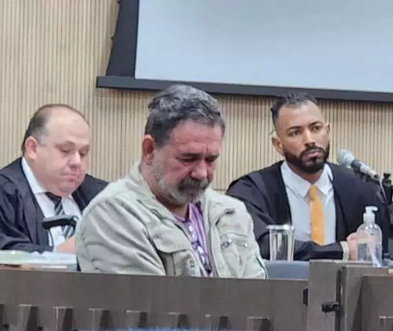 Filho perdoa pai no júri por morte da mãe: ‘Não o condeno’