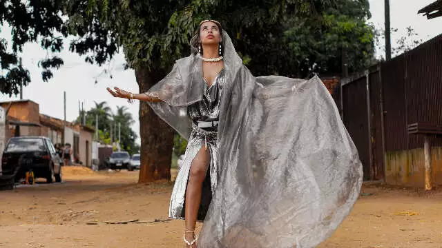 Mel Dias lança clipe Deusa da Favela no Dom Antônio Barbosa