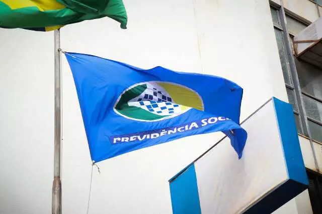 MP reduz para 30 dias prazo para fila do INSS entrar em programa
