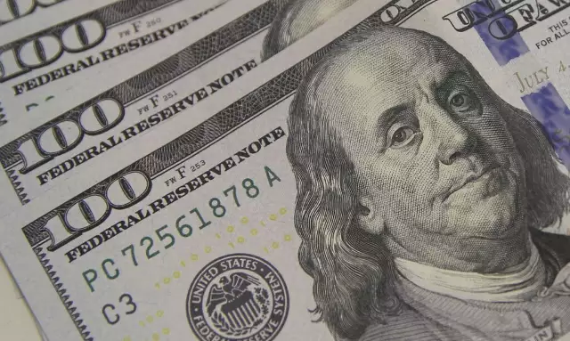 Dólar cai e Ibovespa sobe com dados do mercado de trabalho