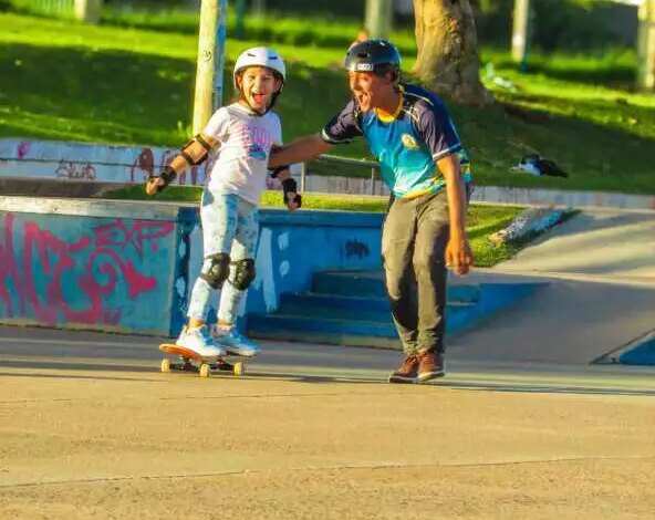 De hobby a profissão: professor ensina skate e patins em CG