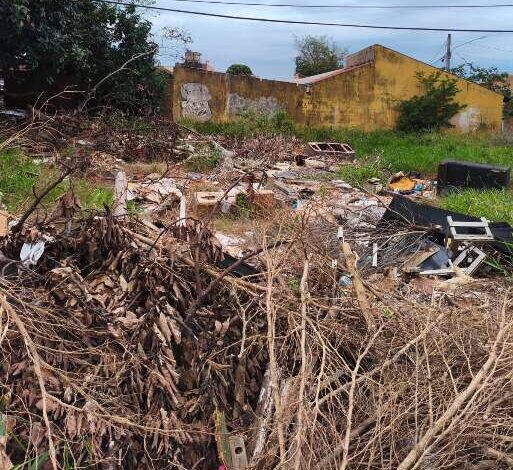 Aero Rancho: Moradores denunciam lixo e mato em terreno