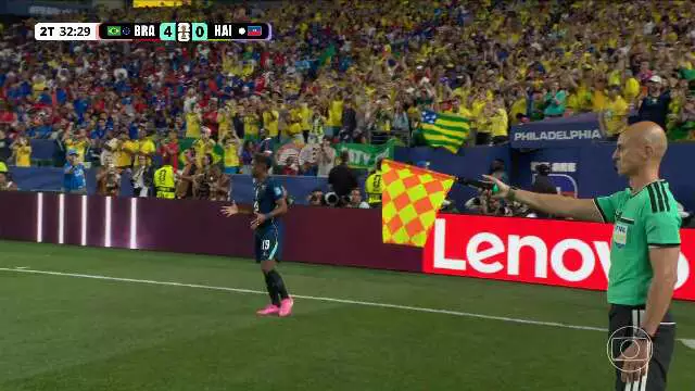 Gol de Endrick é anulado por impedimento no Brasil x Haiti