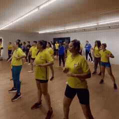 FitDance com tema Brasil anima academia antes da Copa