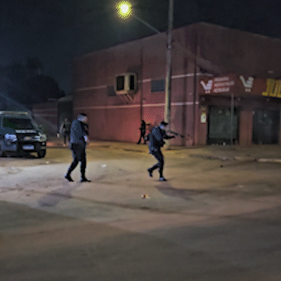 Conveniência pede desculpas após tiros em operação policial