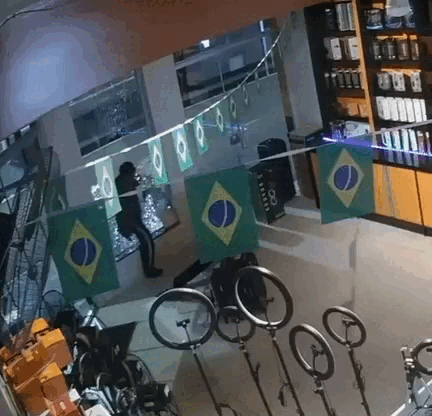 Polícia de Iguatemi recupera celulares furtados de loja