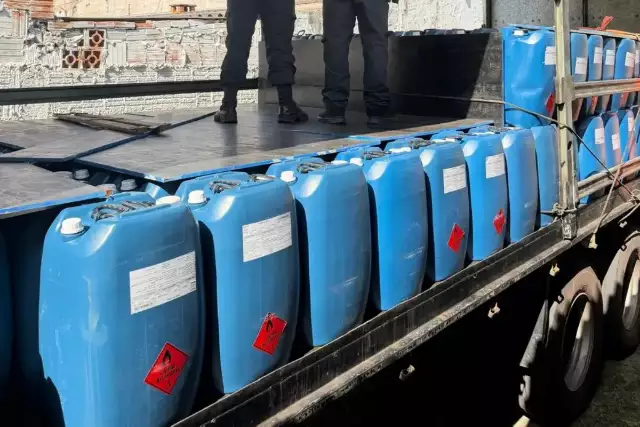 Receita e PF apreendem 11 t de insumo para cocaína no MS