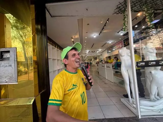 Brasil vence Japão e comércio de Campo Grande retoma