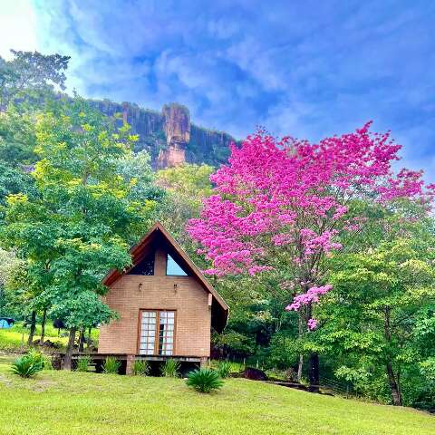 Chalé em Piraputanga: Refúgio de paz e cachoeiras mágicas