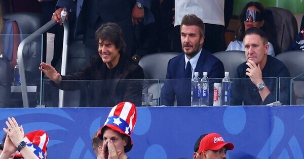 Tom Cruise, David Beckham e Paris Hilton entre as celebridades vistas na abertura da Copa do Mundo FIFA EUA-Paraguai em Los Angeles