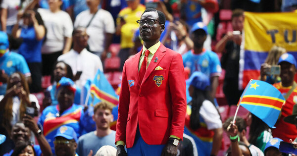 Copa do Mundo FIFA 2026: Michel Nkuka, “fã de estátua” da República Democrática do Congo, é visto no confronto com a Colômbia