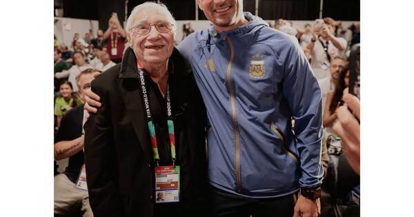 Copa do Mundo FIFA 2026: o técnico argentino Scaloni presta homenagem enquanto o veterano jornalista Macaya Márquez cobre a 18ª edição da Copa do Mundo