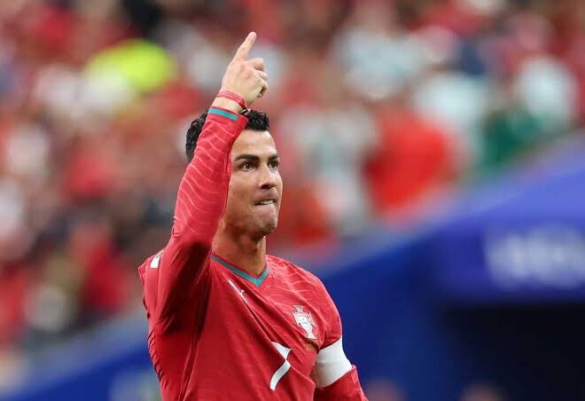 Ronaldo faz história na Copa do Mundo na vitória de Portugal sobre o Uzbequistão por 5 a 0