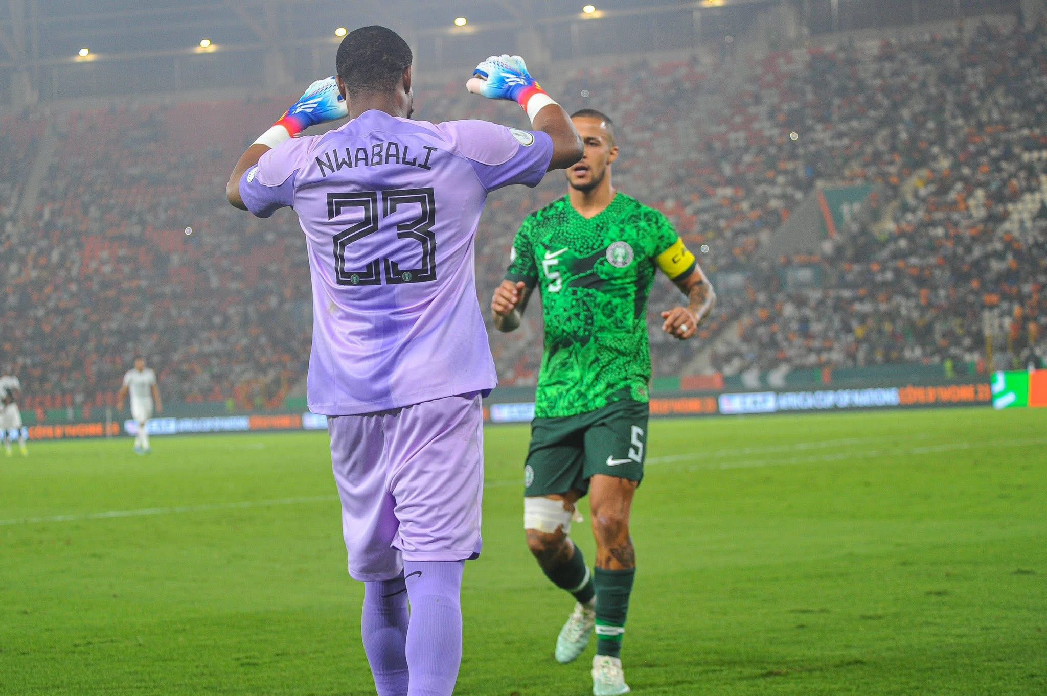 Troost-Ekong explica o erro que deixou Nwabali sem clube