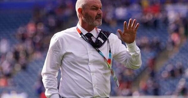 O técnico da Escócia, Steve Clarke, deixa o cargo após eliminação na Copa do Mundo
