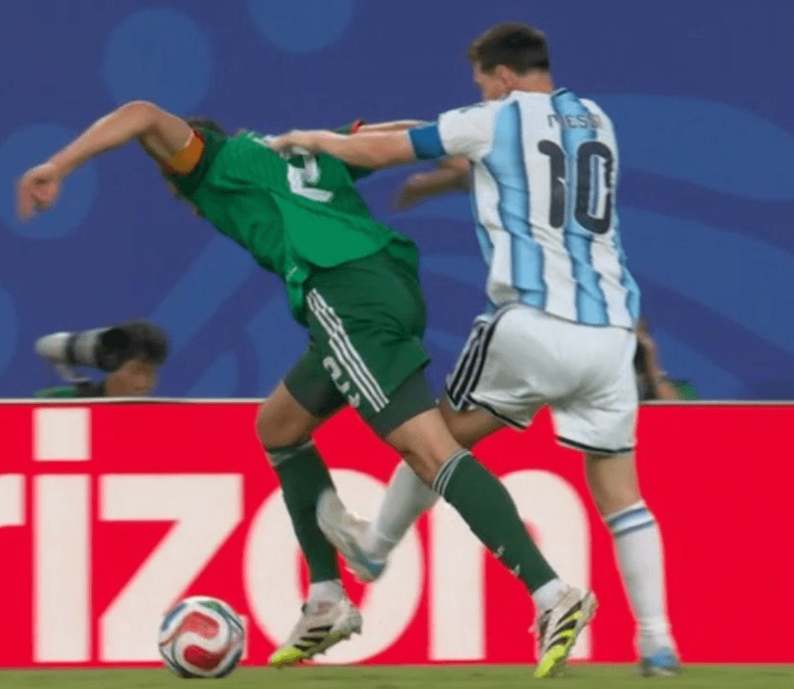 Hat-trick de Lionel Messi na Copa do Mundo ofuscado pela controvérsia do cartão vermelho contra a Argélia