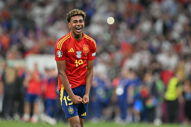 Lamine Yamal brilha enquanto a Espanha derrota a Arábia Saudita por 4 a 0 na vitória na Copa do Mundo