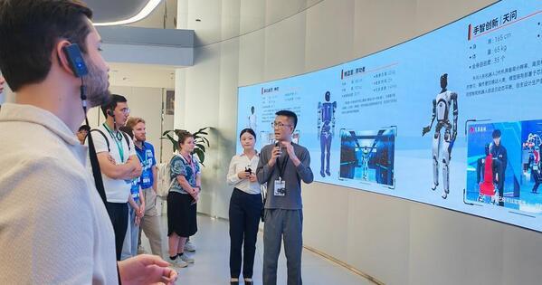 Jovens globais reúnem-se na China para explorar soluções baseadas em IA