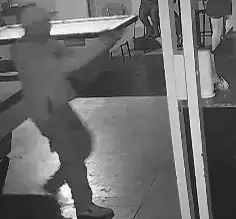 Atentado a tiros deixa dois túmulos em tabacaria no MS