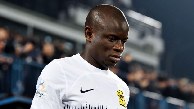 Giroud elogia a mentalidade de Kante e afirma que a estrela do meio-campo continua “crucial para a França”