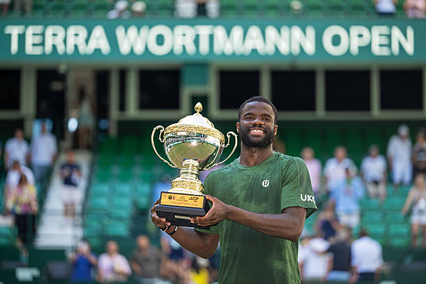 Romanos 8:18: Tiafoe dá glória a Deus após Halle Title
