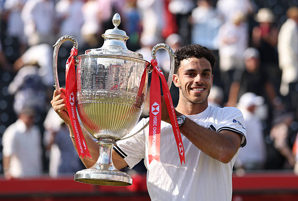 Cerundolo faz história com o título do Queen’s Club