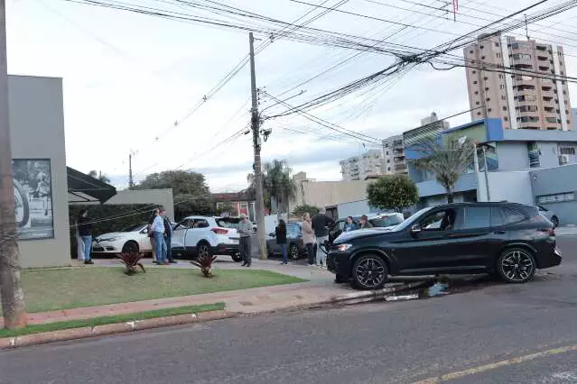 Acidente entre BMW e Hyundai em Campo Grande gera alerta