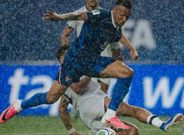 França vence Iraque por 3 a 0 e avança na Copa do Mundo