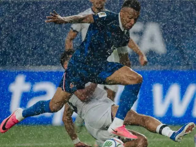 França vence Iraque por 3 a 0 e avança na Copa do Mundo