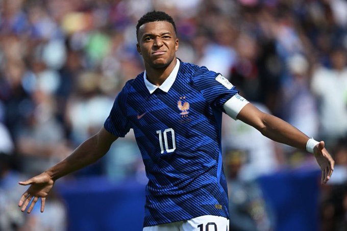 Kylian Mbappé chega a dois gols da história da Copa do Mundo da FIFA após dois gols do Senegal
