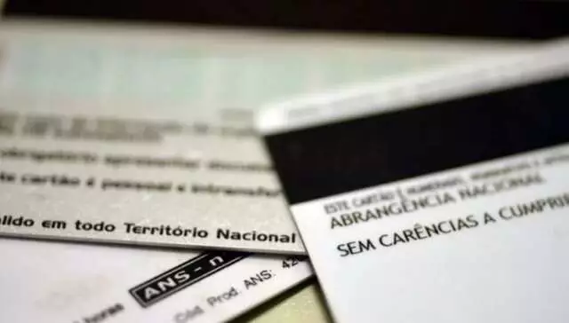 ANS define teto de reajuste para planos antigos em 2026